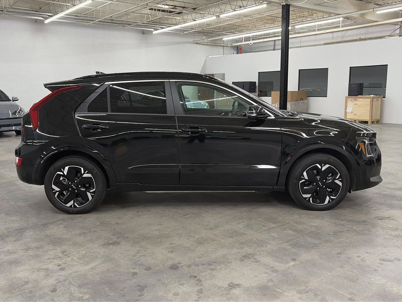 Used 2023 Kia Niro Wind w/ Wind Preserve Package FWD image 6