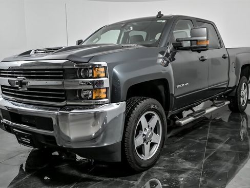 Used 2018 Chevrolet Silverado 2500 LT image 5