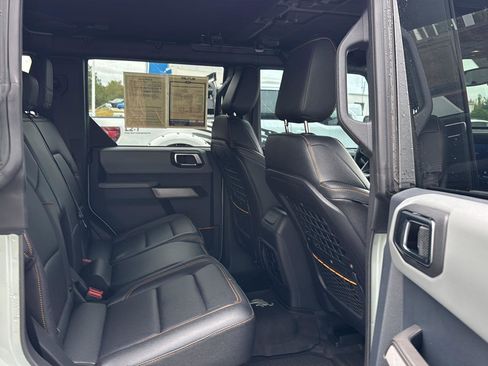 Used 2023 Ford Bronco Badlands image 11