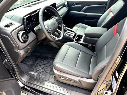 Used 2025 Chevrolet Colorado Z71 w/ Z71 Convenience Package 2 AWD/4WD image 8