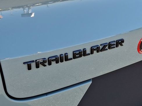 New 2026 Chevrolet TrailBlazer LT w/ Midnight Edition FWD image 17