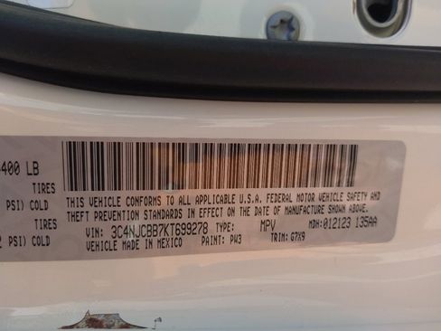 Used 2019 Jeep Compass Latitude FWD image 33