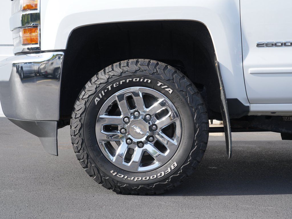 Used 2018 Chevrolet Silverado 2500 LT AWD/4WD image 11