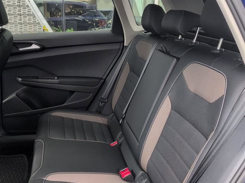 Used 2022 Volkswagen Taos SEL w/ Panoramic Sunroof Package image 13