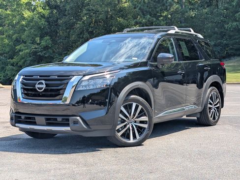 Used 2025 Nissan Pathfinder Platinum w/ Cargo Package FWD image 4