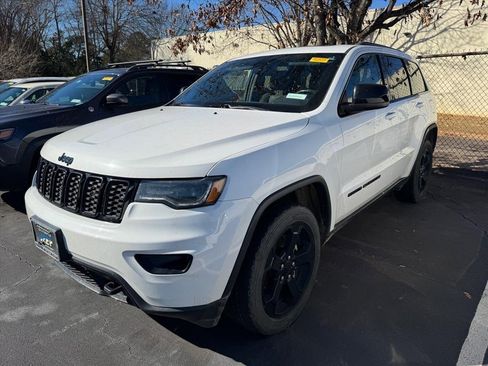Used 2020 Jeep Grand Cherokee Laredo image 8