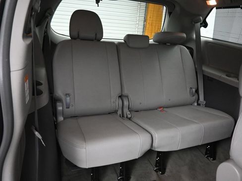 Used 2016 Toyota Sienna XLE FWD image 48