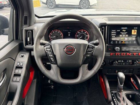 Used 2025 Nissan Frontier PRO-4X AWD/4WD image 27
