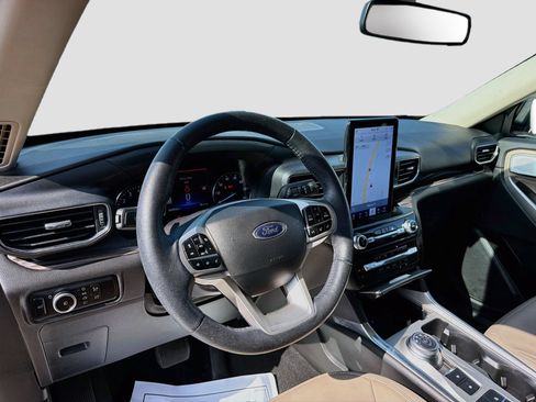 Certified 2023 Ford Explorer Limited w/ Limited Technology Package RWD image 9
