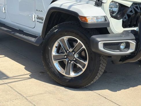 Used 2020 Jeep Wrangler Unlimited Sahara w/ Cold Weather Group AWD/4WD image 10