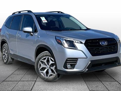 Used 2023 Subaru Forester Premium image 2