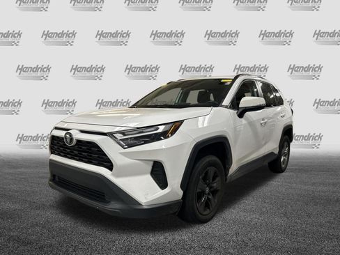 Used 2022 Toyota RAV4 XLE FWD image 5
