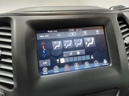 Certified 2019 Jeep Cherokee Latitude Plus w/ Cold Weather Group image 32