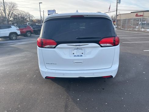 Used 2018 Chrysler Pacifica Touring-L Plus image 6