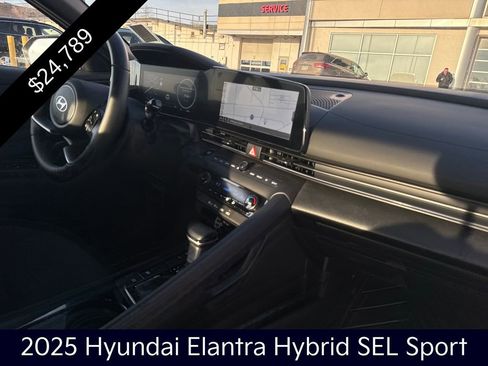 Used 2025 Hyundai Elantra SEL image 34