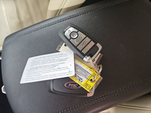 Used 2017 Ford Edge SEL w/ Equipment Group 201A image 29