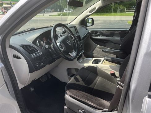 Used 2013 Dodge Grand Caravan SXT w/ Rear Park Assist Pkg FWD image 18