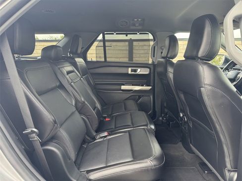 Used 2022 Ford Explorer Limited image 13