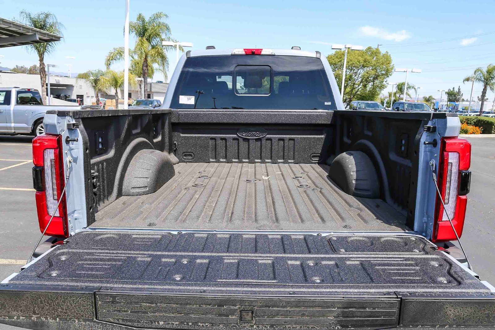 New 2026 Ford F250 Platinum w/ Tremor Off-Road Package AWD/4WD image 9