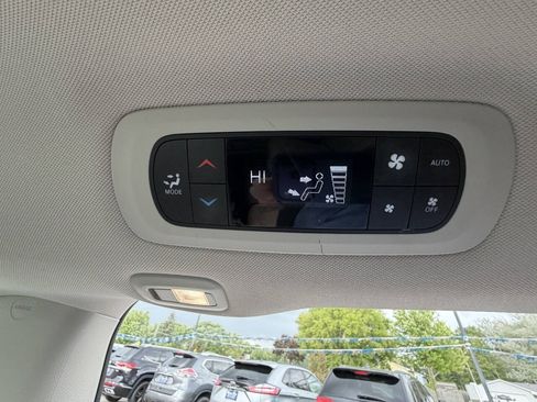 Used 2020 Chrysler Pacifica Limited FWD image 13