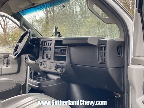 Used 2017 GMC Savana 3500 image 15