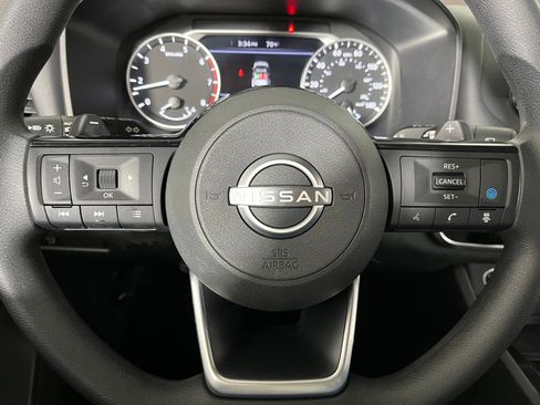 Used 2023 Nissan Rogue SV image 12