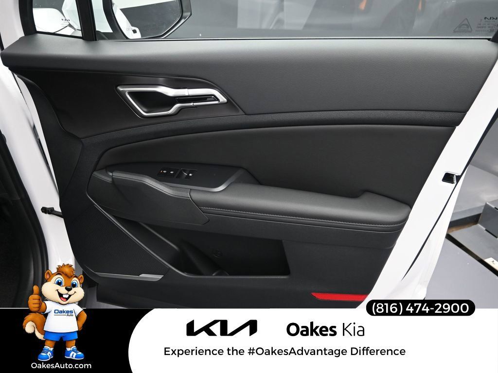 Certified 2026 Kia Sportage EX w/ EX Panorama Roof Package FWD image 36