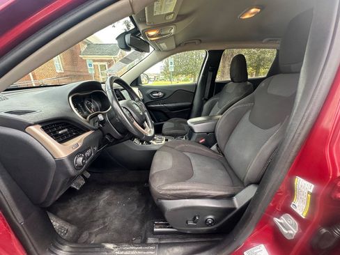 Used 2016 Jeep Cherokee Latitude w/ Comfort/Convenience Group FWD image 12
