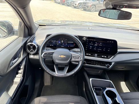 Used 2025 Chevrolet Equinox LT FWD image 13