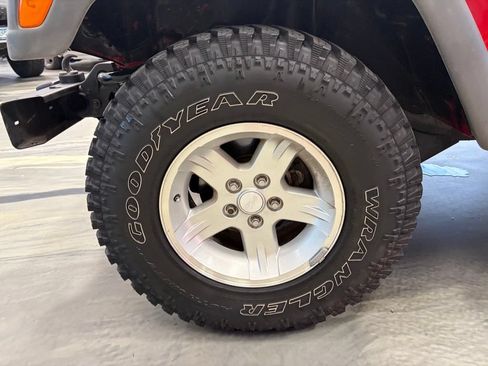 Used 2005 Jeep Wrangler Unlimited w/ Security Group AWD/4WD image 18