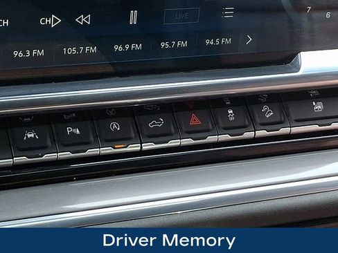 Used 2024 Chevrolet Silverado 1500 High Country w/ Technology Package image 17