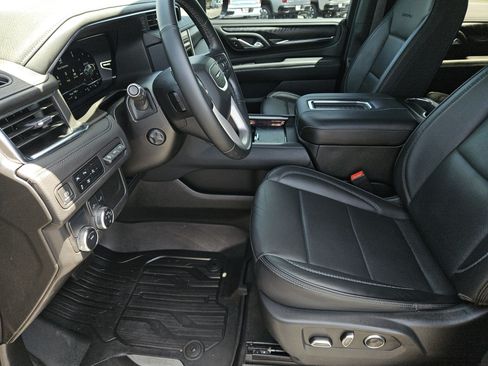 Used 2024 GMC Yukon XL Denali RWD image 26