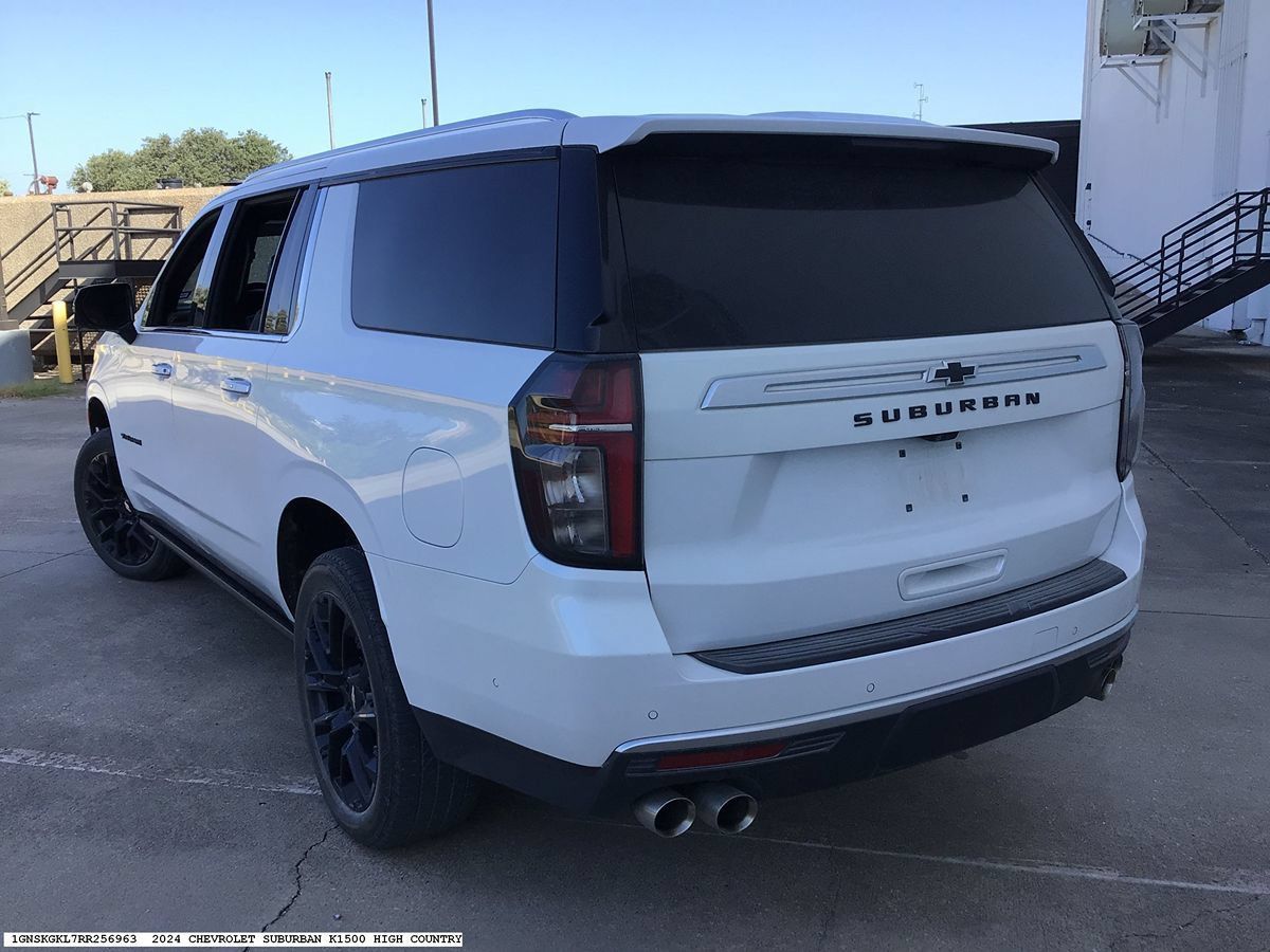 Used 2024 Chevrolet Suburban High Country w/ Advanced Technology Package AWD/4WD image 6