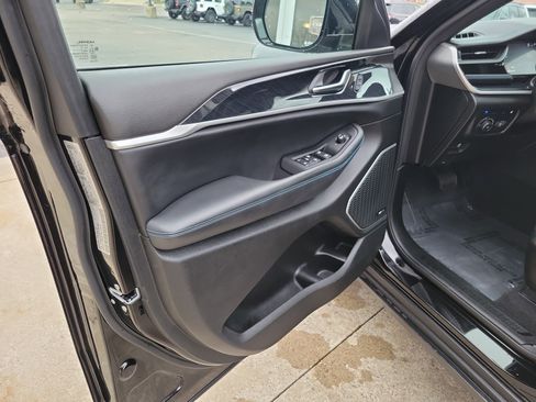 Used 2023 Jeep Grand Cherokee Trailhawk w/ Luxury Tech Group III image 6