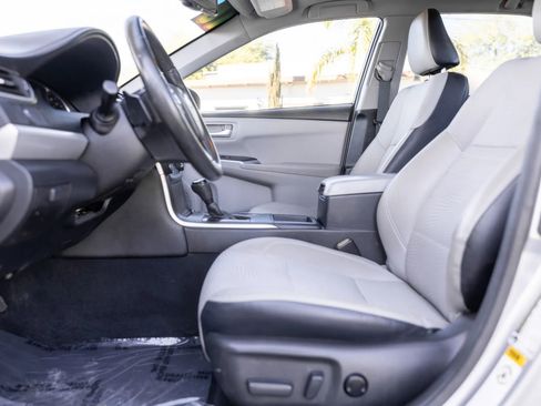 Used 2016 Toyota Camry SE image 10
