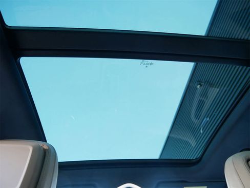 Used 2025 Porsche Macan image 14