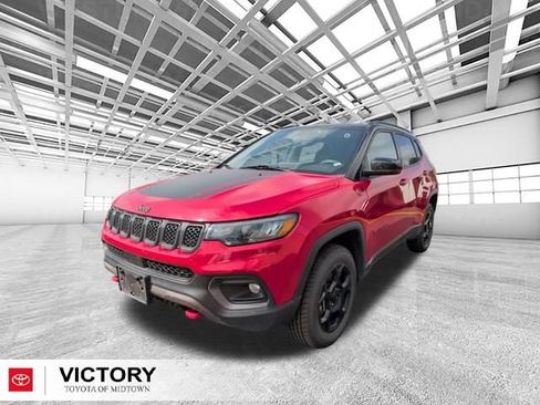 Used 2024 Jeep Compass Trailhawk AWD/4WD image 9