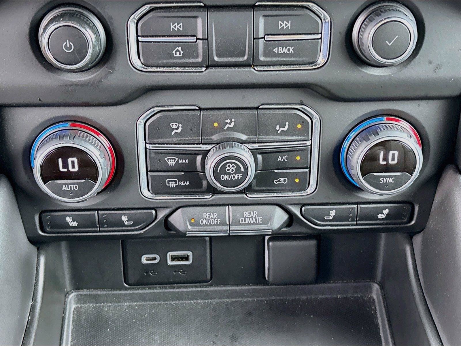 Used 2022 Chevrolet Tahoe Z71 w/ Luxury Package AWD/4WD image 16