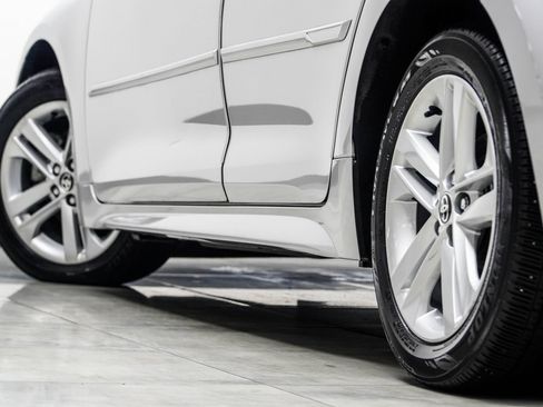 Used 2019 Toyota Corolla SE FWD image 16