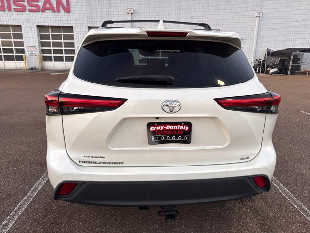 Used 2020 Toyota Highlander XLE FWD image 5