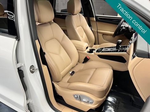 Used 2023 Porsche Macan AWD/4WD image 8