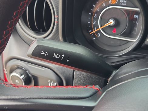 Used 2024 Jeep Wrangler Unlimited Rubicon AWD/4WD image 29
