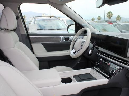 Used 2025 Hyundai Santa Fe Limited AWD/4WD image 5