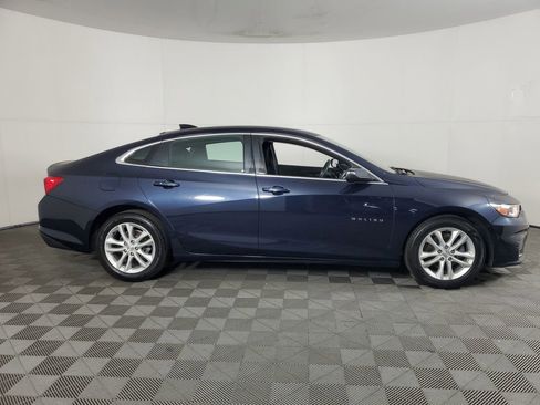 Used 2017 Chevrolet Malibu LT image 3