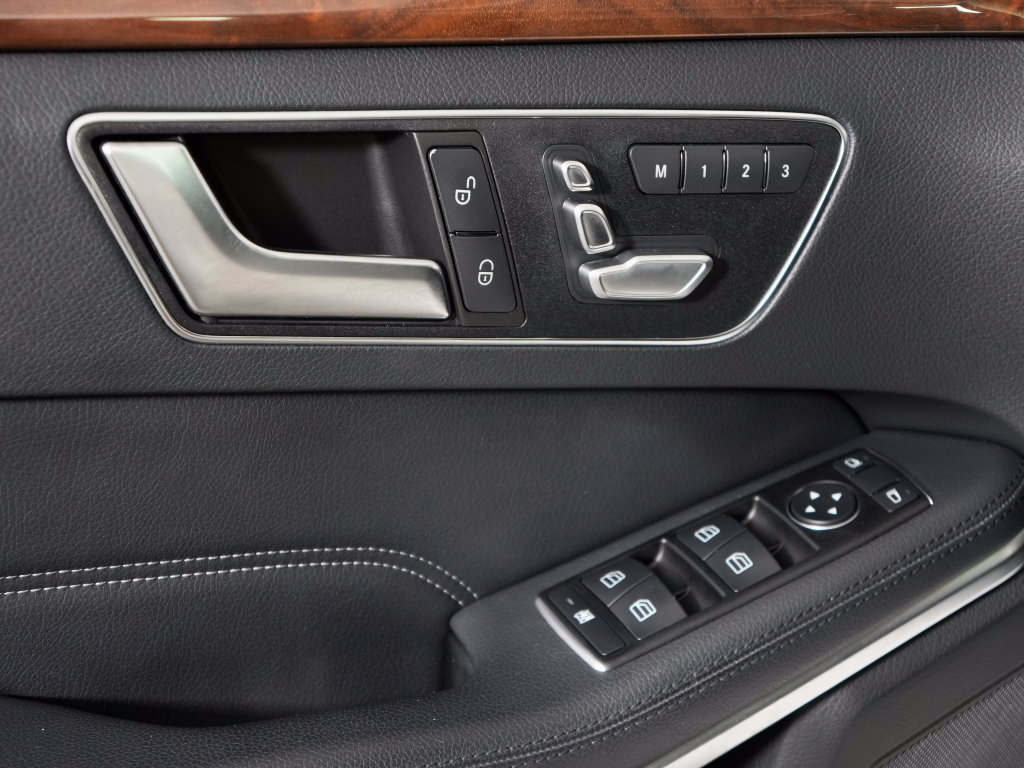 Used 2014 Mercedes-Benz E 350 4MATIC Sedan image 31