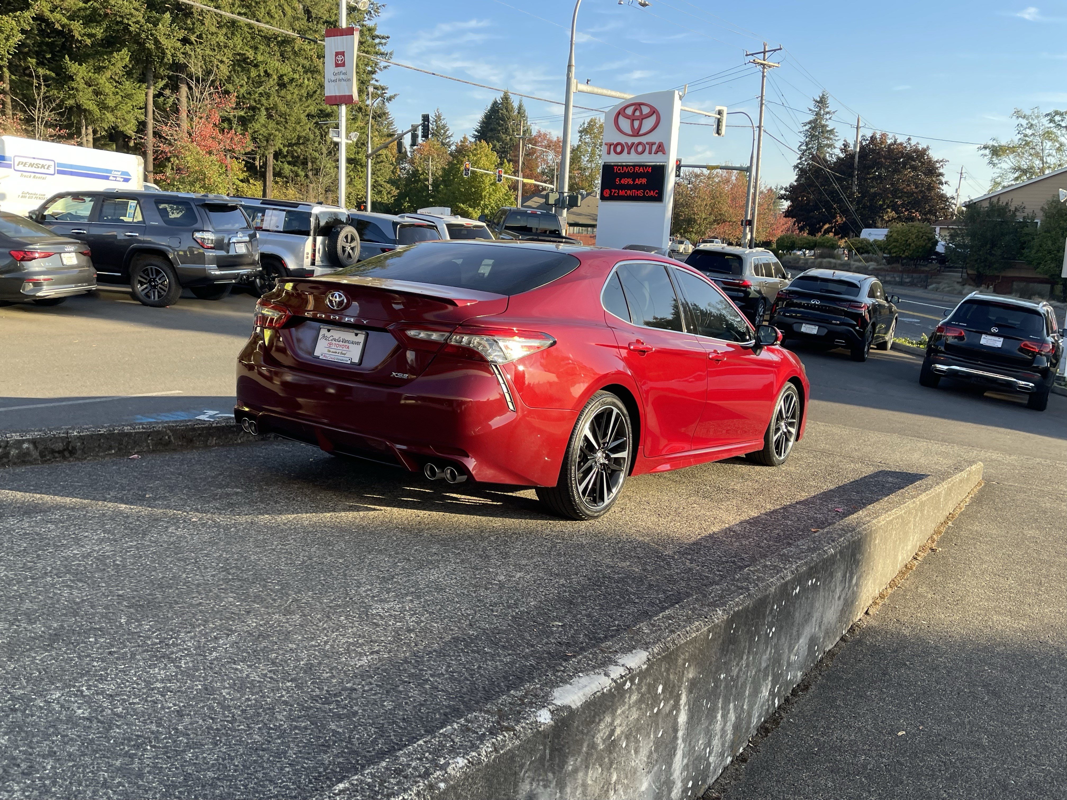 Used 2018 Toyota Camry XSE FWD image 7