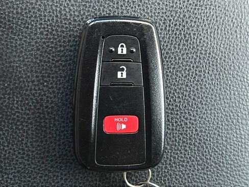 Used 2021 Toyota RAV4 XLE AWD/4WD image 22