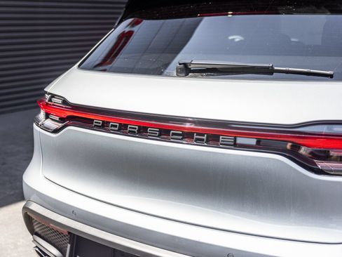 Certified 2026 Porsche Macan AWD/4WD image 24