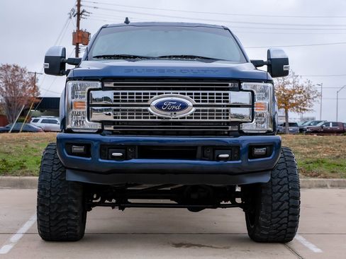 Used 2019 Ford F250 Lariat w/ Chrome Package image 5