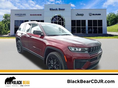 New 2026 Jeep Grand Cherokee Altitude AWD/4WD image 1
